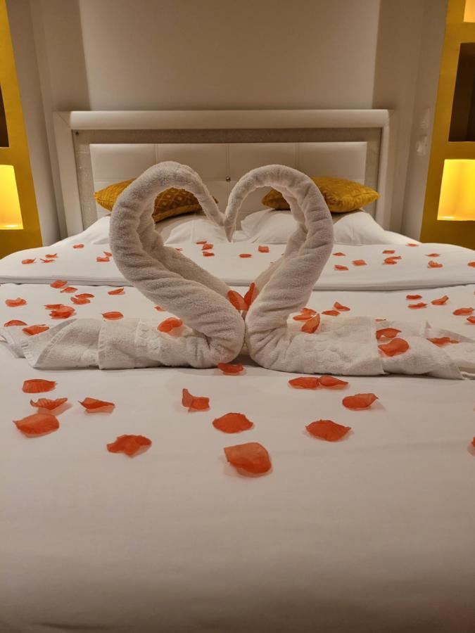 Spa Celyna Appartement Avec Jacuzzi Privatif Lyon Bagian luar foto